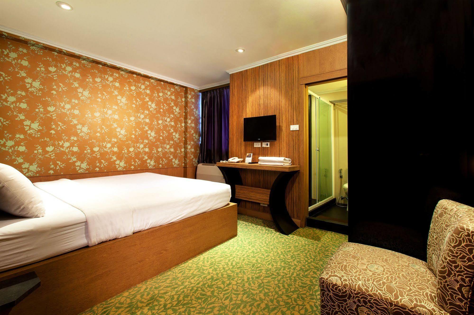 Q Hotel Bangkok Exterior photo